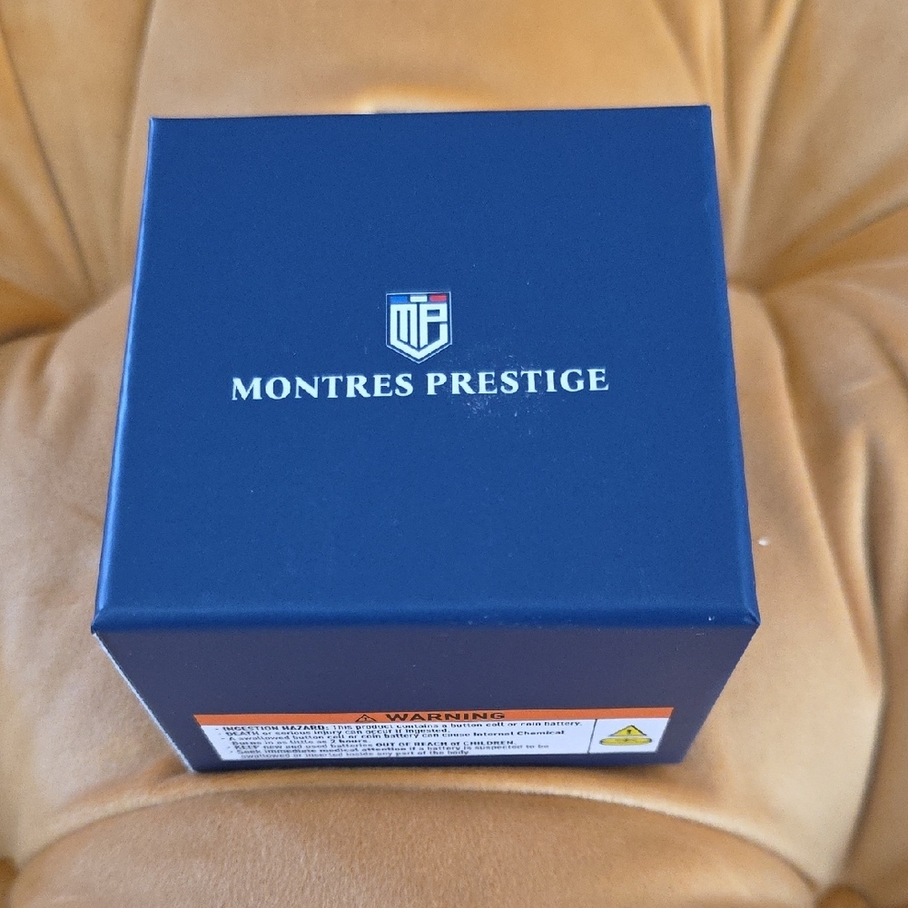 Montres Prestige Gold and Crystal Men's Watch - Picture 2 of 3